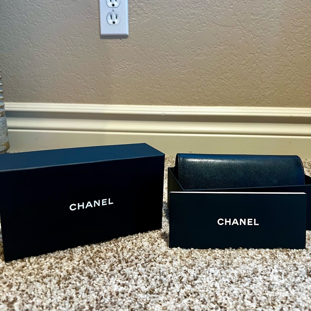 CHANEL Sunglasses in excellent condition! - Picture 7 of 9